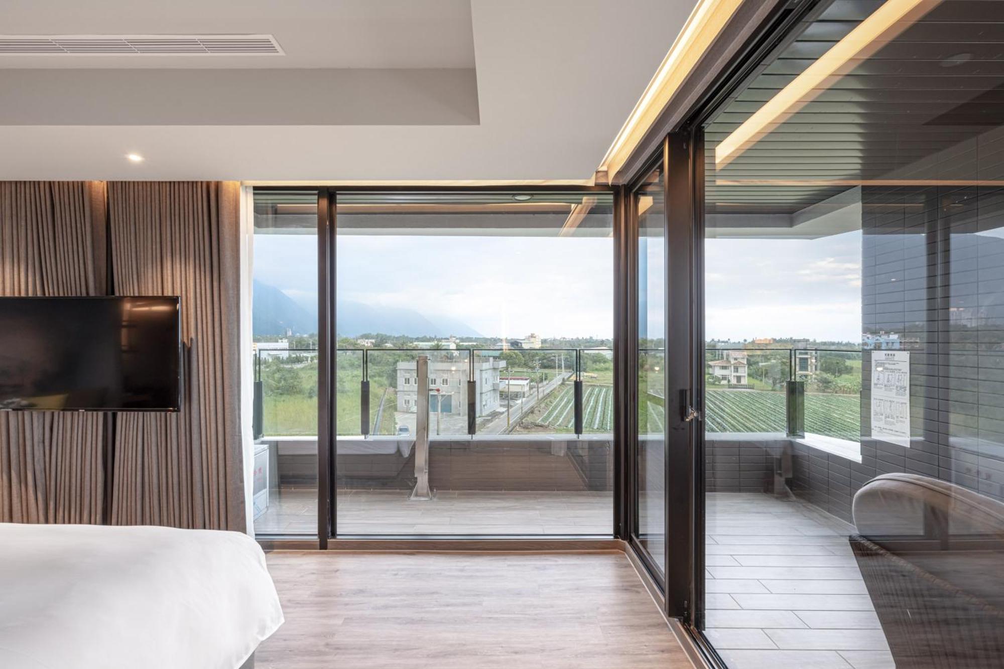 Lakeshore Hotel Hualien Taroko Shunan Cameră foto A sliding door